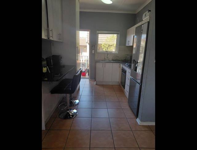 2 BEDROOM PROPERTY TO RENT IN MONTGOMERY PARK
